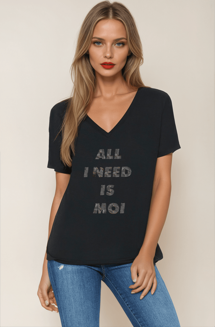 All I need is moi - V - Neck Slouchy Glam Tee - La Vie unfiltered