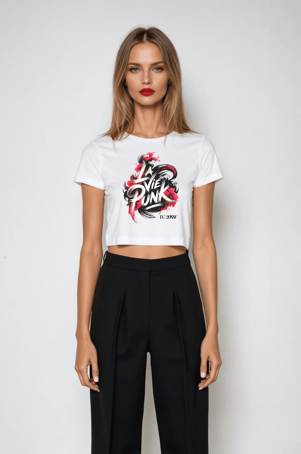 Le Rouge et le Noir - Relaxed Fit Cropped Tee - La Vie unfiltered