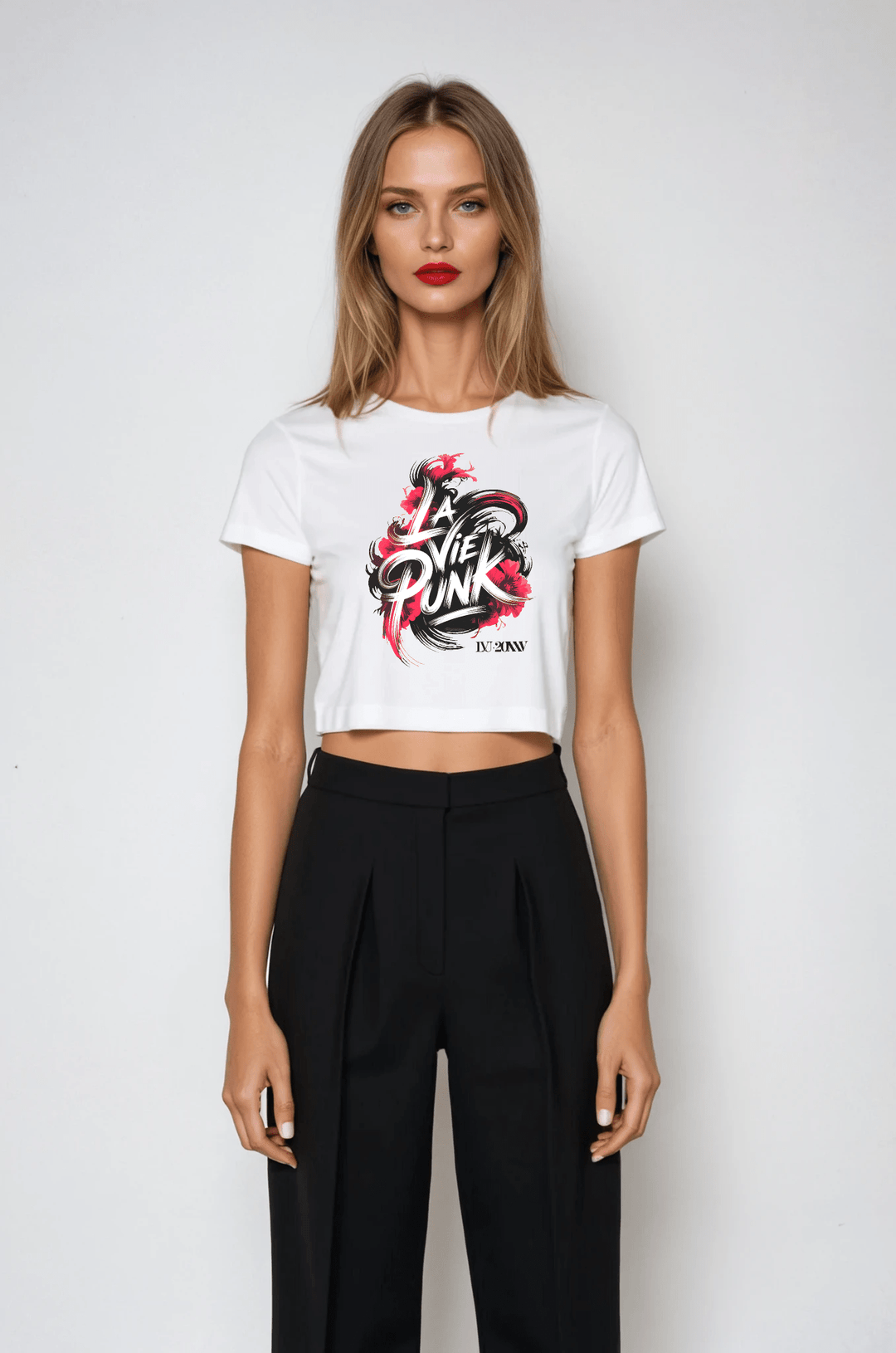 Le Rouge et le Noir - Relaxed Fit Cropped Tee - La Vie unfiltered