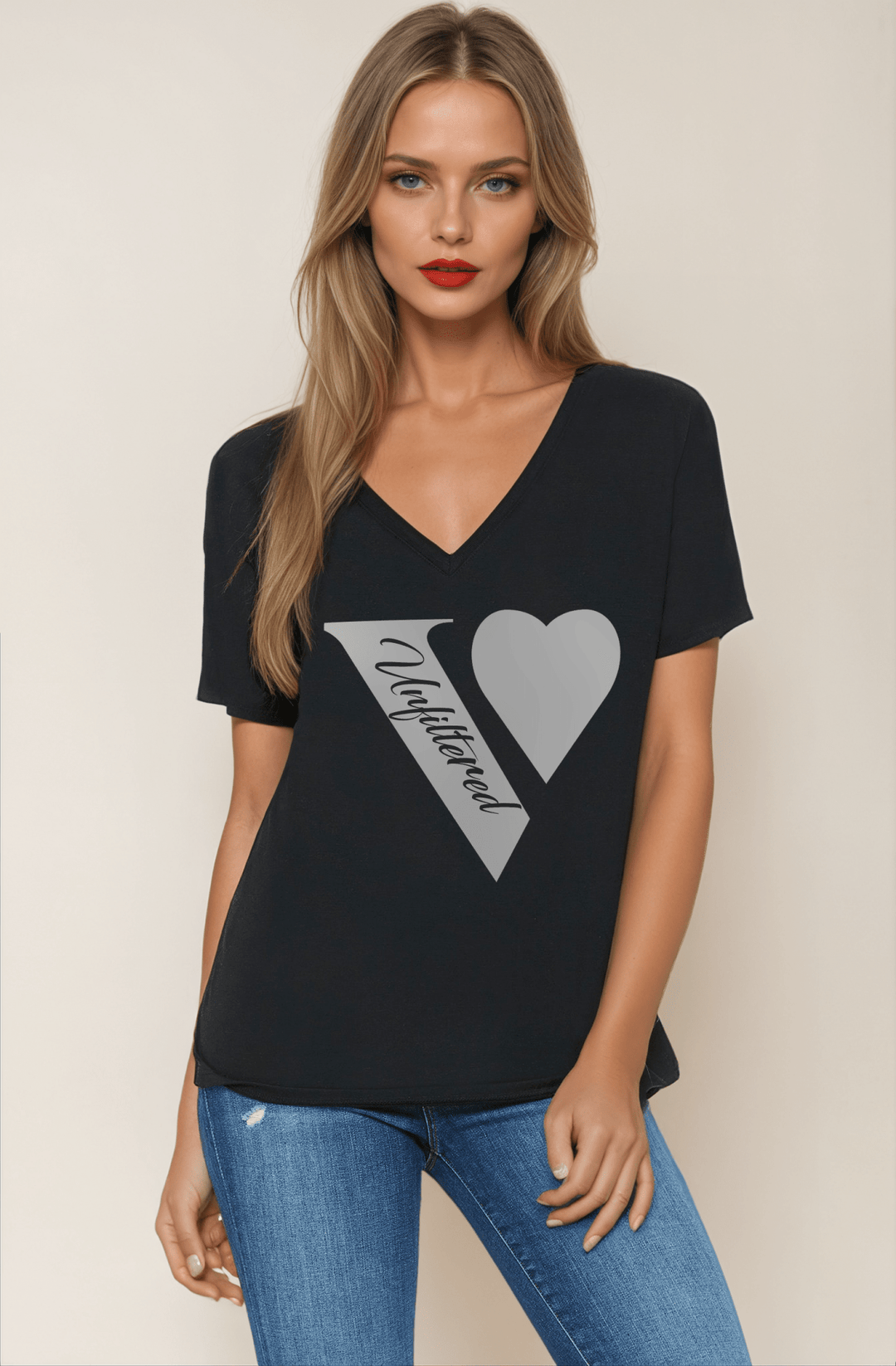 V unfiltered black & white - V - Neck Slouchy Glam Tee - La Vie unfiltered