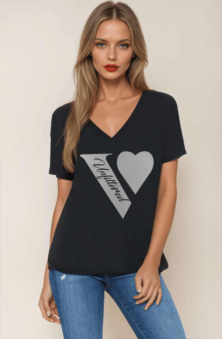 V unfiltered black & white - V - Neck Slouchy Glam Tee - La Vie unfiltered